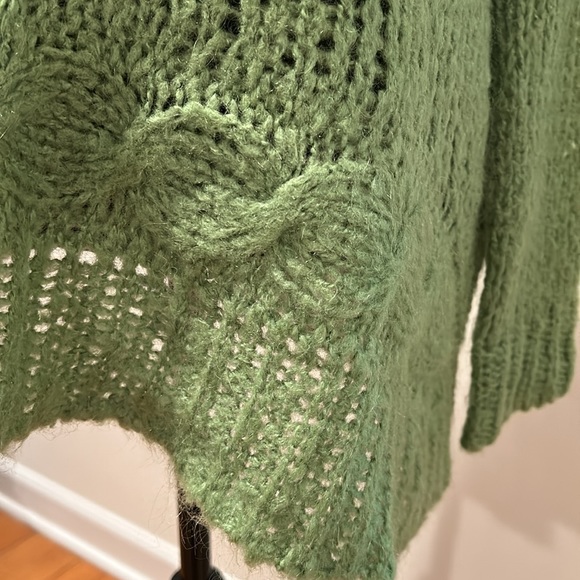 Green Oversized Sweater - Picture 3 of 7